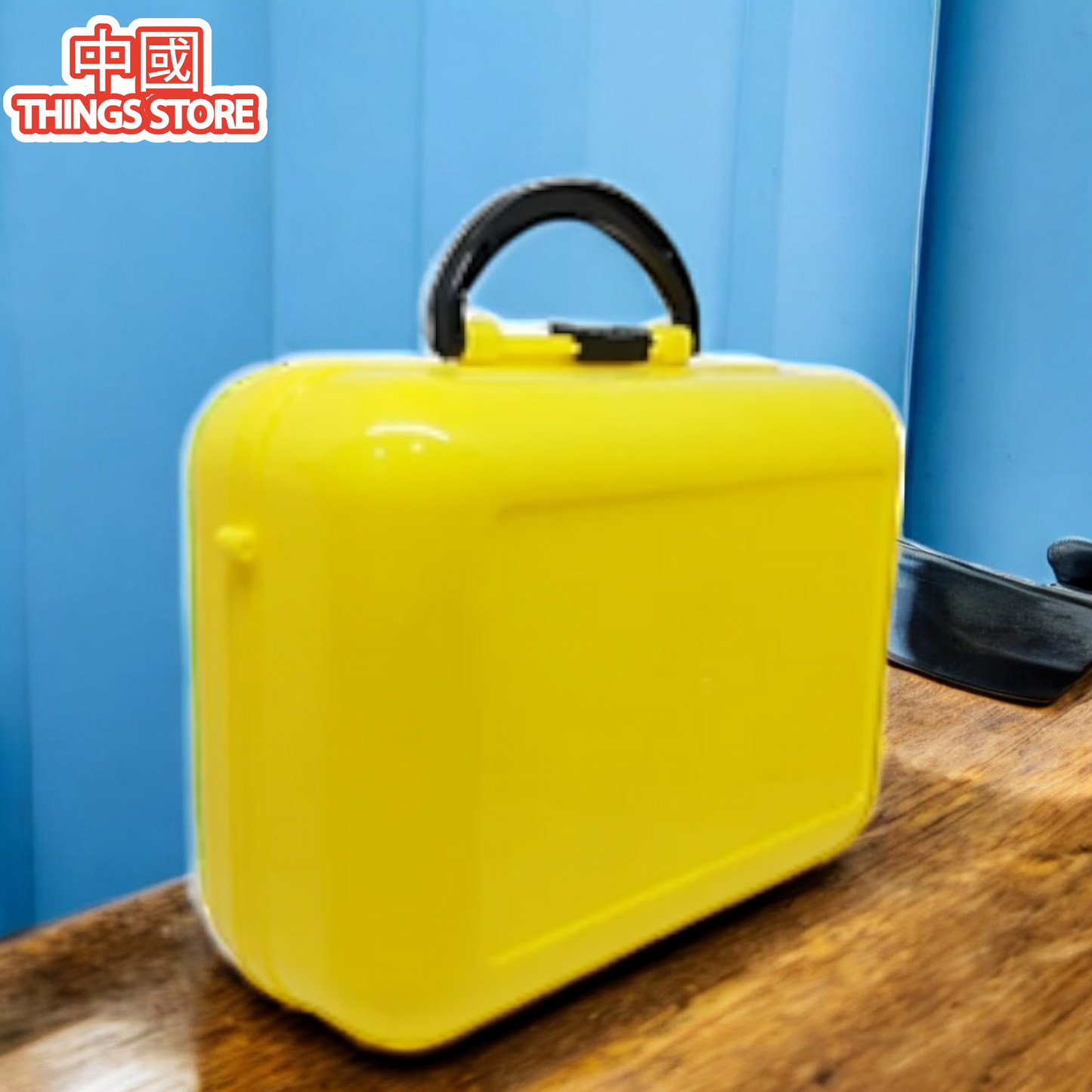 Lonchera de plástico con agarradera.