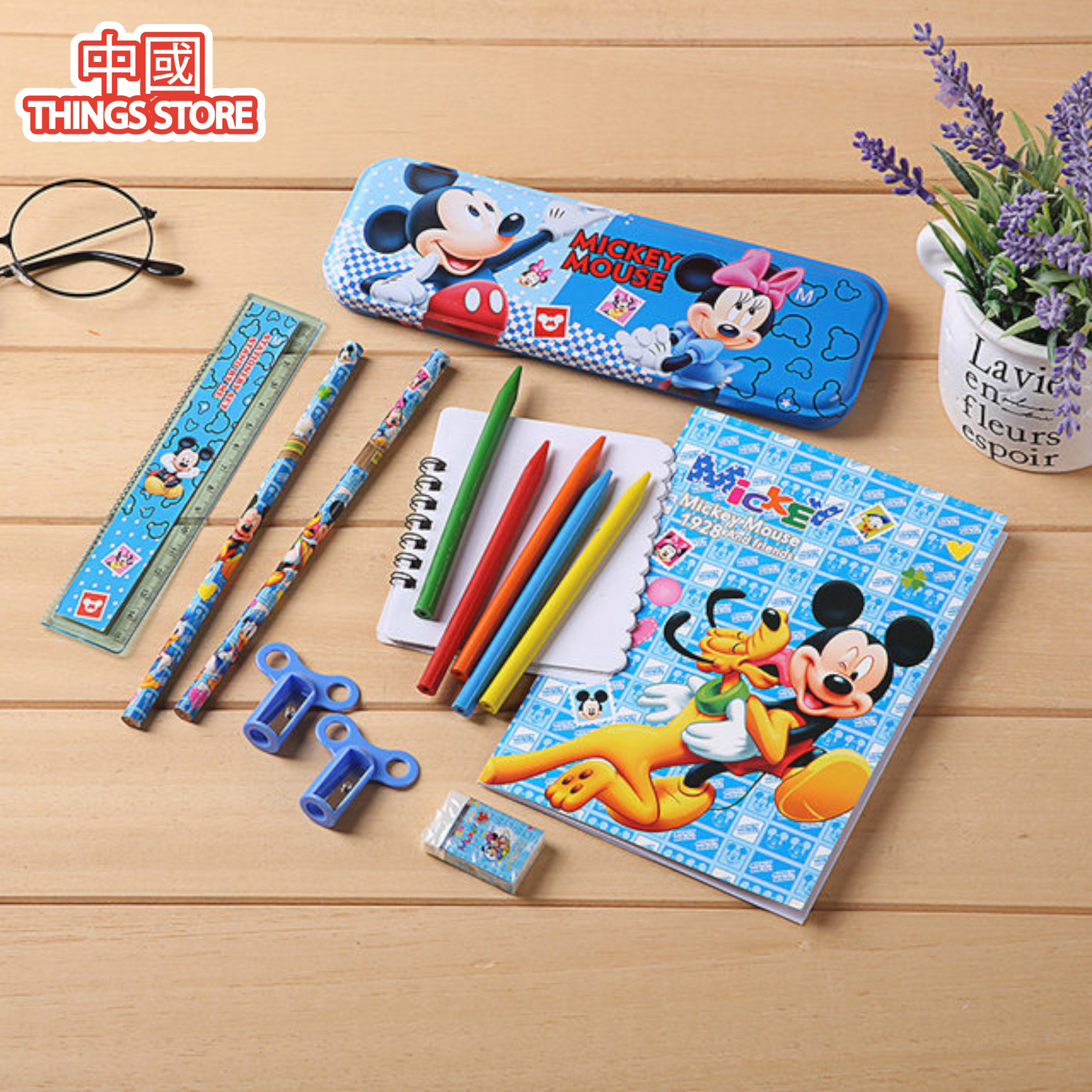 Set de papelería de personajes