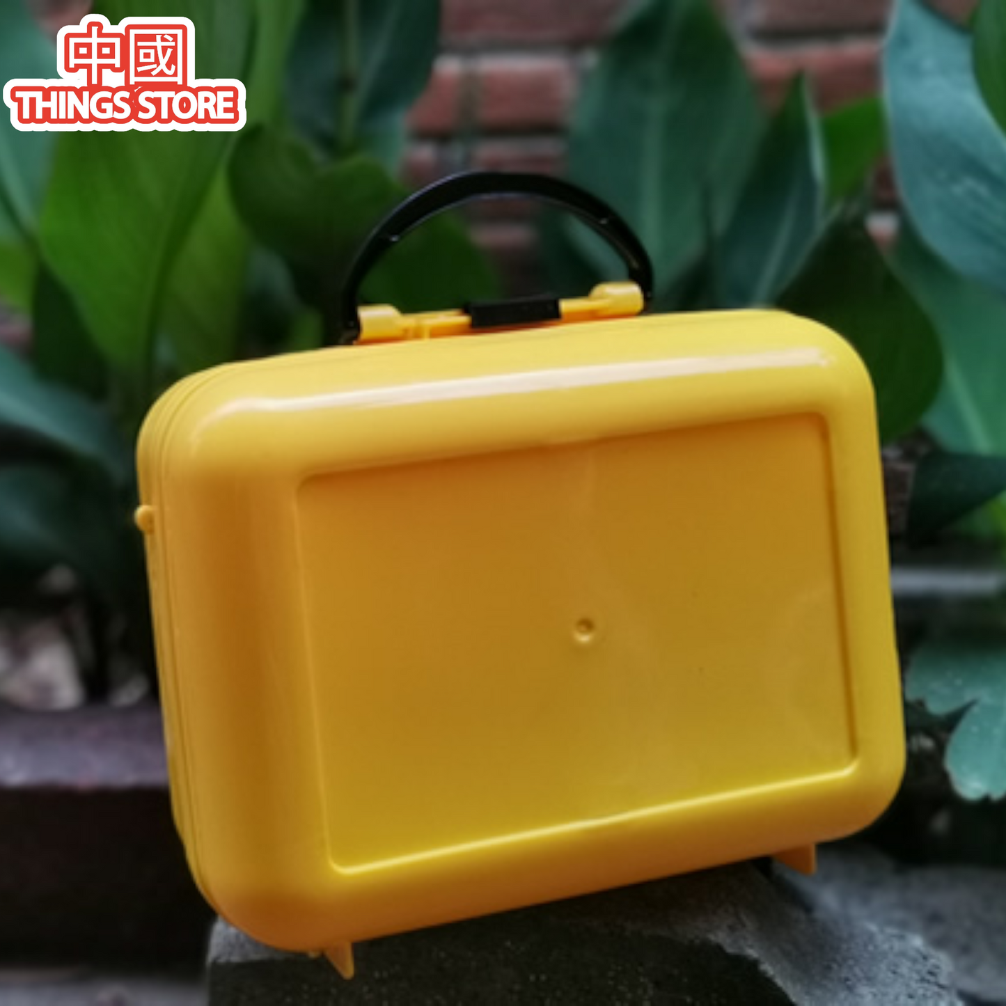 Lonchera de plástico con agarradera.