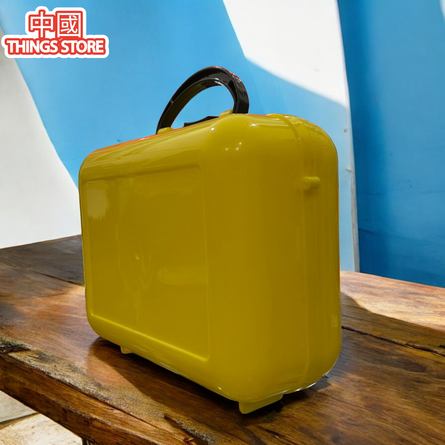 Lonchera de plástico con agarradera.