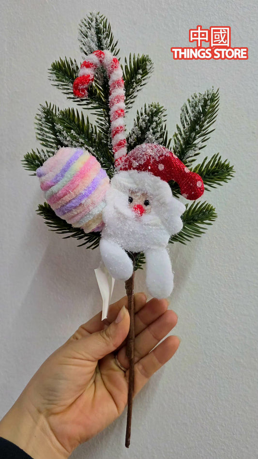tallo de árbol de pino con santa